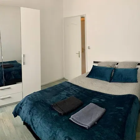 Agreable 2 Pieces A Avec Garage Ferme - Check In Autonome