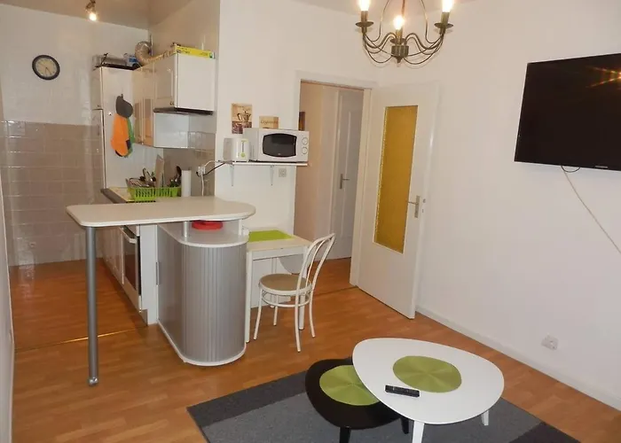 Agreable 2 Pieces A Avec Garage Ferme - Check In Autonome